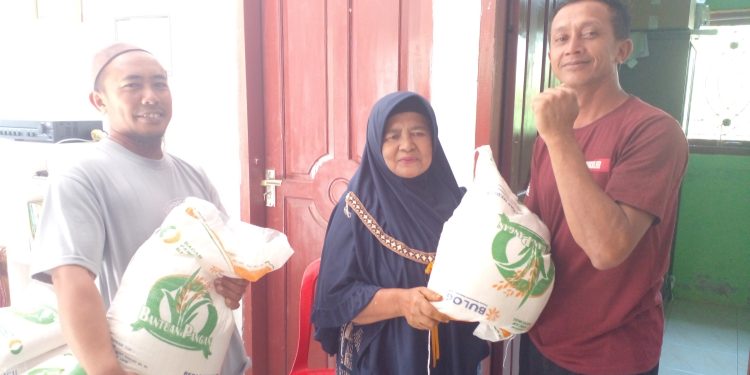 Pemdes Candi Rejo Salurkan Bantuan Pangan Beras 2024 kepada 28 KPM