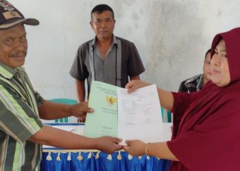 Pemdes Purworejo Tengah Serahkan 20 Sertifikat Tanah Program PTSL kepada Masyarakat