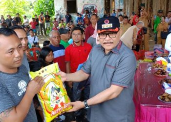 Bupati Limi Mokodompit Salurkan Bantuan Untuk Korban Kebakaran di Mopugad