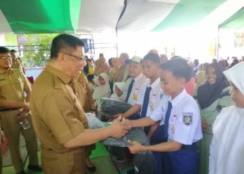 Plt Sekda Bolmong Abdullah Mokoginta Kunker ke SD Negeri Mongkoinit