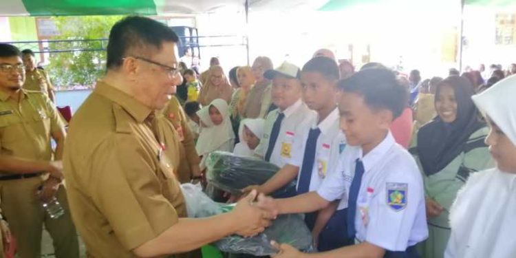 Plt Sekda Bolmong Abdullah Mokoginta Kunker ke SD Negeri Mongkoinit