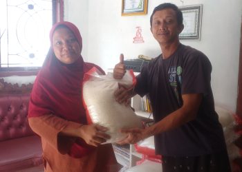 Jelang Ramadhan, Pemdes Candi Rejo Salurkan Bantuan Pangan Beras Tahap II