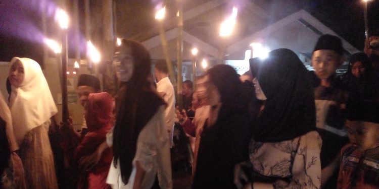 Sambut Bulan Penuh Ampunan, Pemdes Purworejo Tengah Bersama Masyarakat Gelar Pawai Obor