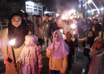 Sambut Ramadhan 1445 Hijriah, Pemdes Modayag Bersama Remaja Masjid Baiturrahman Gelar Pawai Obor