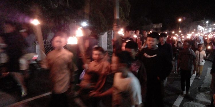 Sambut Bulan Penuh Ampunan, Pemdes Modayag III Bersama Remaja Masjid Al-Muhajirin Gelar Pawai Obor