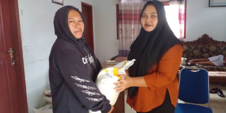 Di Bulan Penuh Berkah, Pemdes Liberia Salurkan Bantuan Pangan Beras Tahap III