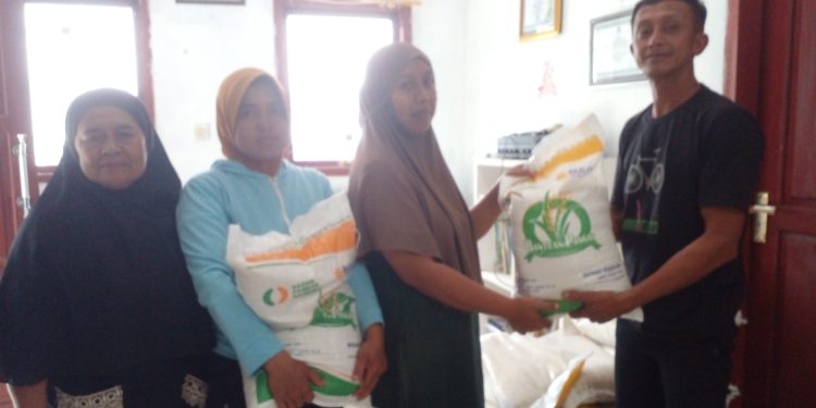 Di Bulan Suci Ramadhan, Pemdes Candi Rejo Salurkan Bantuan Pangan Beras Tahap III