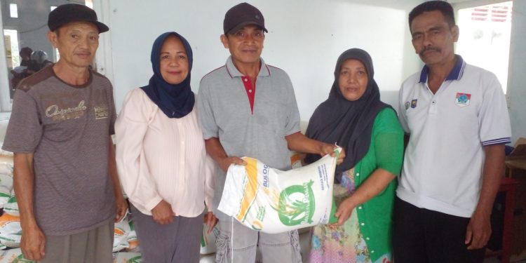 Berkah Ramadhan, Pemdes Modayag Salurkan Bantuan Pangan Beras Tahap III