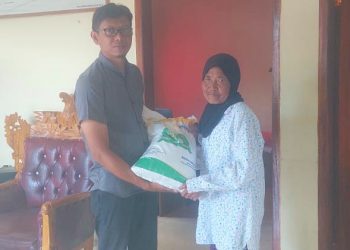 Jelang Bulan Suci, Pemdes Sumber Rejo Salurkan Bantuan Pangan Beras Tahap II