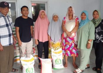 Pemdes Modayag Salurkan Bantuan Pangan Beras Tahap II kepada 235 KPM