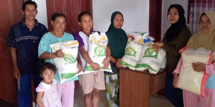 Jelang Bulan Penuh Berkah, Pemdes Liberia Salurkan Bantuan Pangan Beras Tahap II