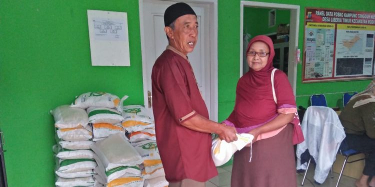 Jelang Bulan Penuh Berkah, Pemdes Liberia Timur Salurkan Bantuan Pangan Beras Tahap II