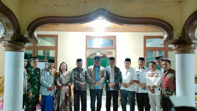 Safari Ramadhan di 2 Desa Wilayah Dumoga, Bupati Limi Santuni Pegawai Syar’i dan Anak Yatim Piatu