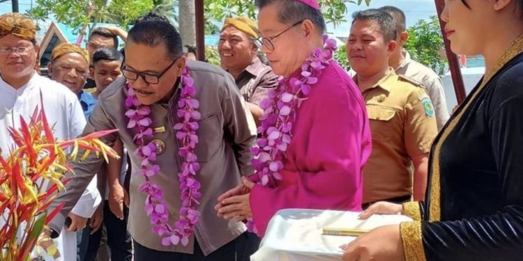 Bupati Limi Mokodompit Resmikan Gedung Gereja Katolik Santo Yusuf Mopuya