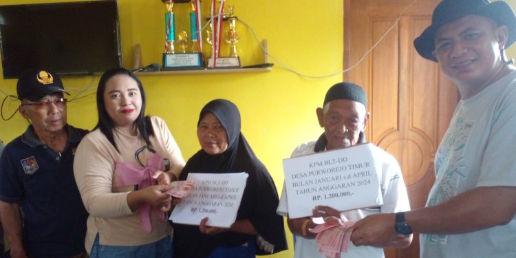 Jelang Lebaran, Pemdes Purworejo Timur Salurkan BLT DD 2024 Tahap I