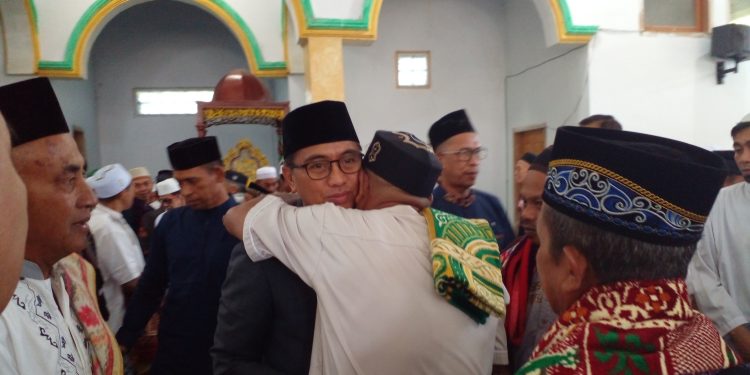 Bupati Boltim Sholat Idul Fitri 1445 Hijriah di Masjid Al-Hayatul Islam Desa Modayag II