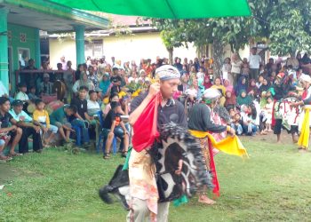 Pemdes Liberia Timur Tutup Bersih Desa dengan Pertunjukan Tari Kuda Lumping