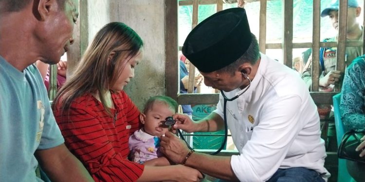 Temui Langsung Bocah Viral di Desa Dominsil, Pj Bupati Jusnan C Mokoginta: Bayi dalam Keadaan Sehat