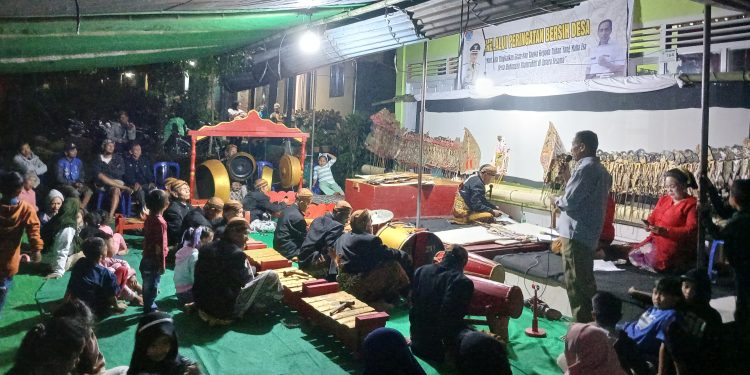 Jelang Persiapan Budaya Bersih Desa, Pemdes Liberia Gelar Pagelaran Wayang Kulit