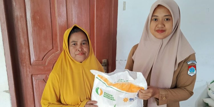 Pemdes Liberia Salurkan Bantuan Pangan Beras Tahap IV