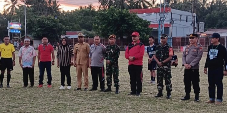 Bupati Limi Buka Turnamen Sepak Bola Arrayan Cup Desa Mongkoinit