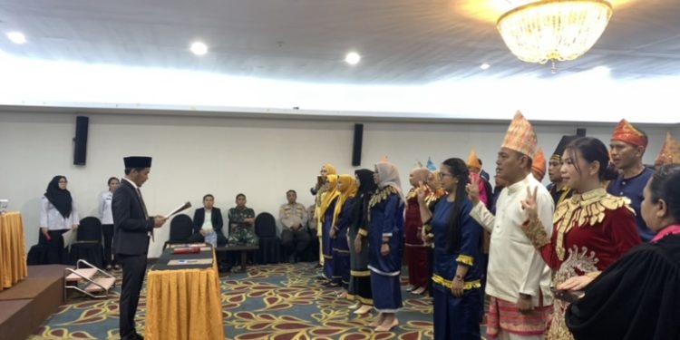 Lantik Puluhan Anggota PPK, Begini Pesan Ketua KPU Boltim