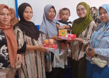 Pemdes Modayag II Beri Bantuan 135 Paket Makanan Tambahan kepada Bayi, Anak Balita dan Bumil