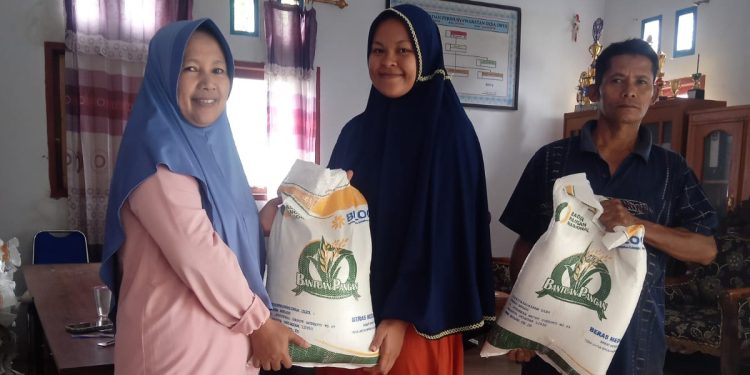 Pemdes Liberia Salurkan Bantuan Pangan Beras Tahap V