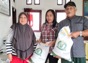 Pemdes Modayag III Salurkan Bantuan Pangan Beras Tahap V kepada 230 KPM