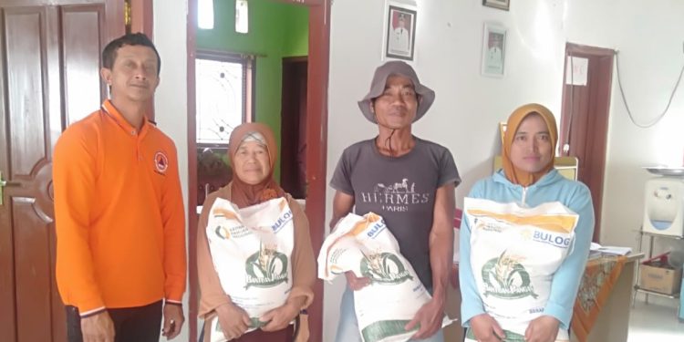 Jelang Idul Adha, Pemdes Candi Rejo Salurkan Bantuan Pangan Beras Tahap V