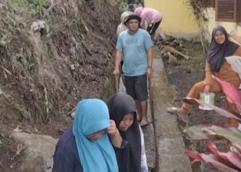 Pemdes Purworejo Timur Bersama Masyarakat Gotong Royong Bersihkan Lingkungan Desa
