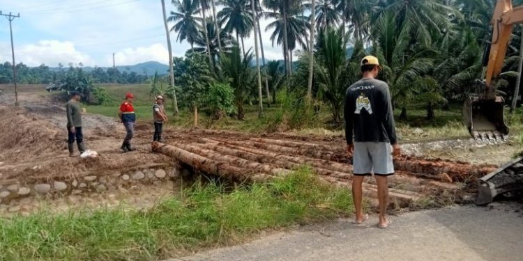 Pemkab Bolmong Bangun Jembatan Darurat Penghubung Desa Doloduo-Makaruwo