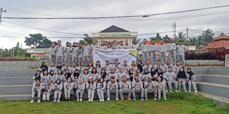 Kejari Kotamobagu Gelar Jalan Sehat dan Lomba Senam Kreasi Sambut HBA dan HUT IAD