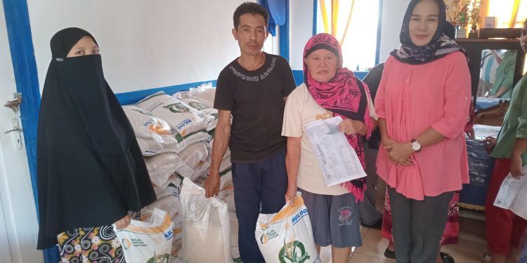 Pemdes Modayag II Salurkan Bantuan Pangan Beras Tahap VII