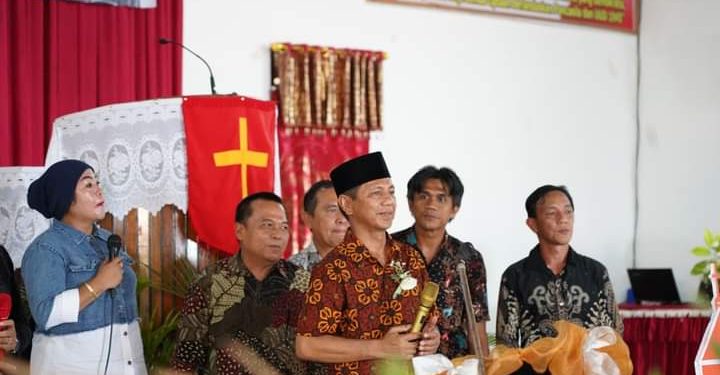 Pj Bupati Hadiri HUT GMIBM Alfa Omega Mariri Lama