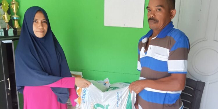 Pemdes Liberia Timur Salurkan Bantuan Pangan Beras Tahap VIII