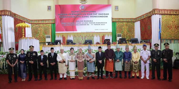 Wakil Ketua DPRD Jusran Mokolanut Hadiri Paripurna Isimewa HUT Bolmong ke-71