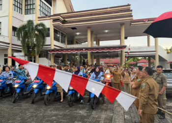 YusraDon Serahkan Kendis Milik Penyuluh