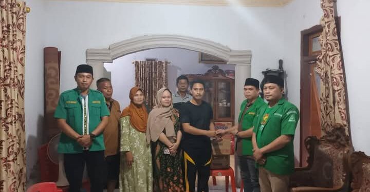 GP Ansor Sulut Serahkan Bantuan Korban Kebakaran di Desa Bakan