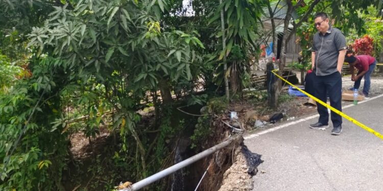 Ketua DPRD Bolmong Tinjau Lokasi Longsor di Desa Muntoi