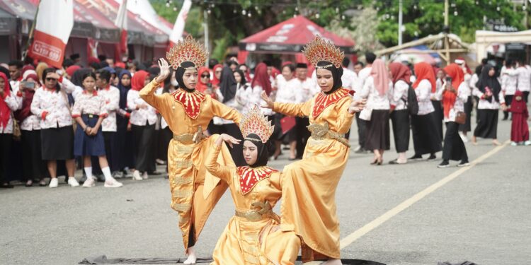 Pertunjukan Seni Budaya Meriahkan HUT Kecamatan Bolaang Uki ke-176