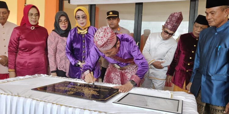 Kepala Dispendikbud dampingi Bupati Bolsel Resmikan Museum Kerajaan Bolaang Uki