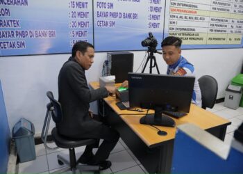 Jadi Teladan Tertib Berlalu Lintas, Wali Kota Kotamobagu dan Forkopimda Urus SIM