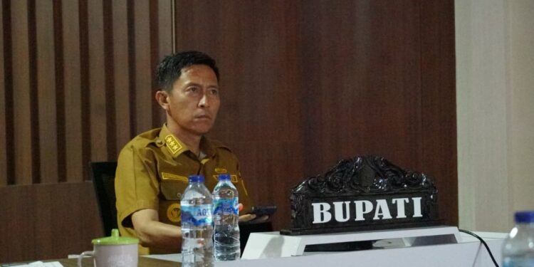 Ikuti Rakor Virtual Pascabencana, Bupati Iskandar Tegaskan Kesiapan Daerah Terima Warga Terdampak Erupsi Gunung Ruang