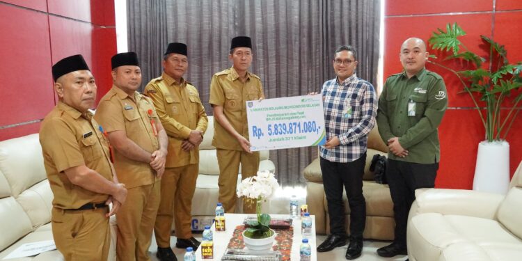 Iskandar-Deddy Terima Laporan Klaim Rp5,8 Miliar dan Penghargaan Paritrana Award dari BPJS Ketenagakerjaan