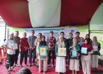 Bupati Bolsel Resmikan Sambungan Listriik Untuk 57 Unit Rumah di Desa Pakuku Jaya 