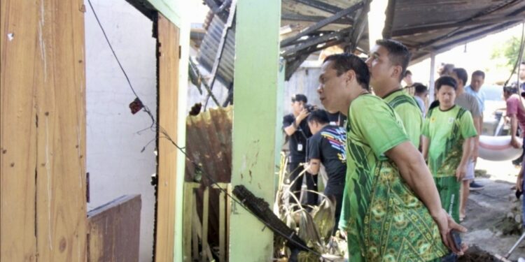 Walikota dan Wakil Walikota Kotamobagu Kunjungi Lokasi Musibah Kebakaran di Kelurahan Tumubui